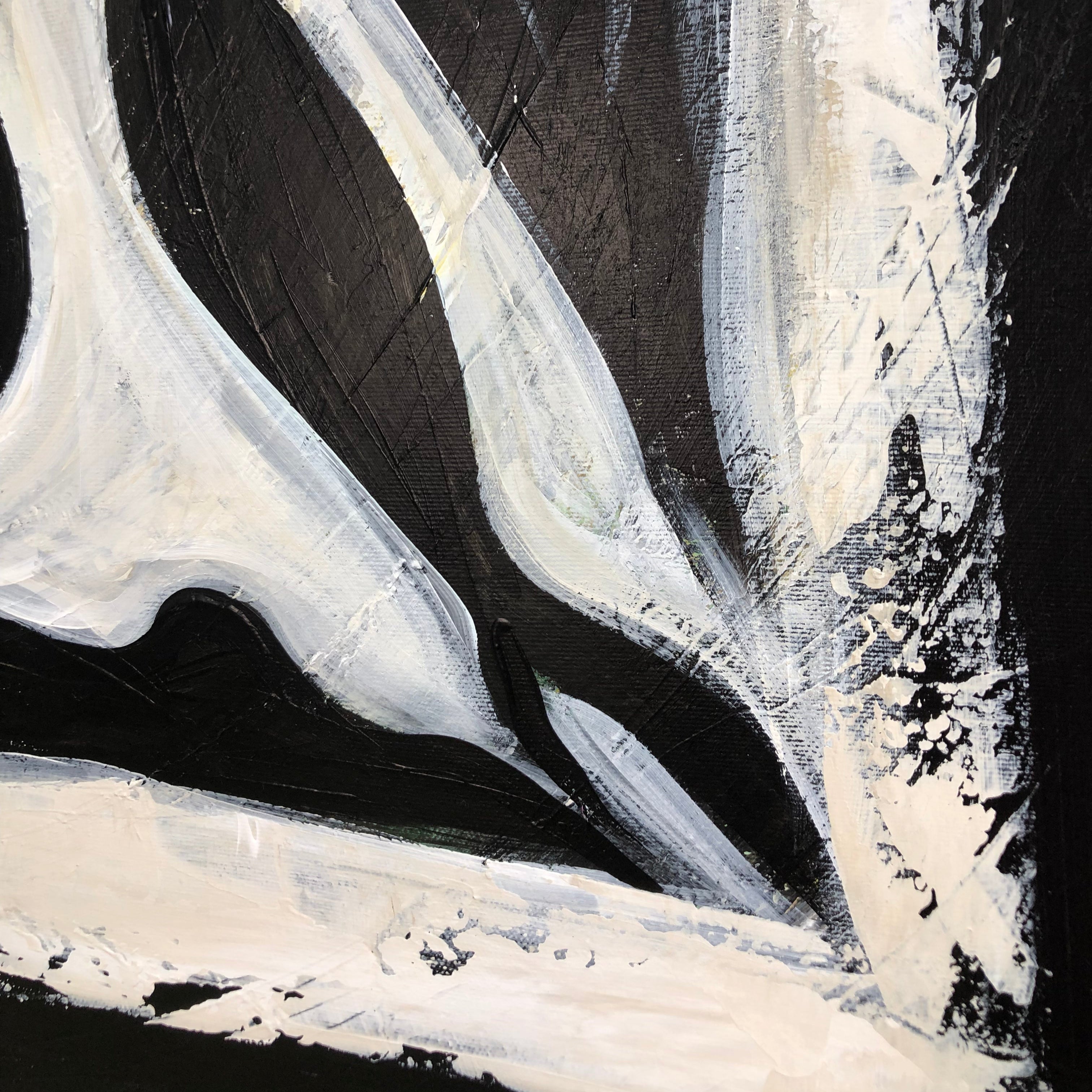 MONOCHROME GRACE 32"x32"