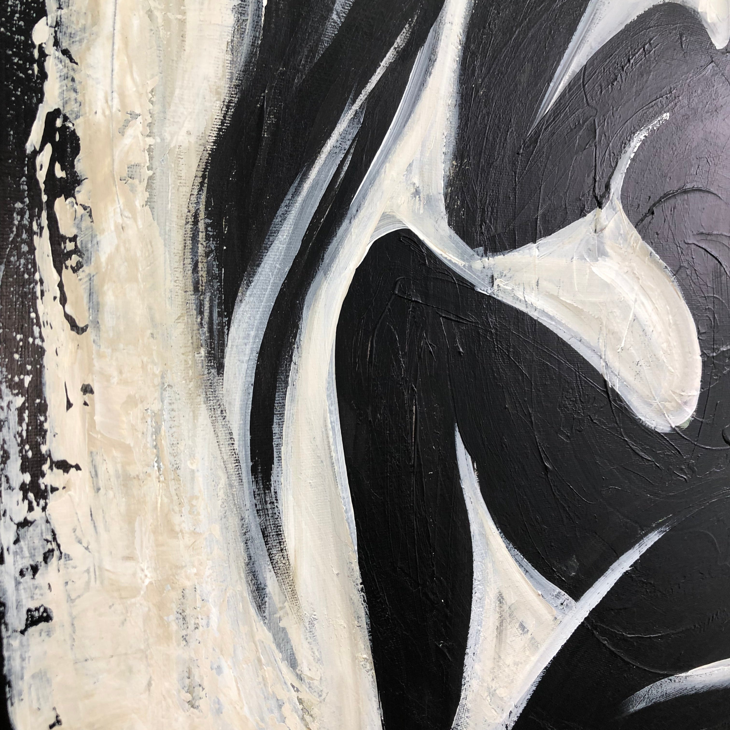 MONOCHROME GRACE 32"x32"